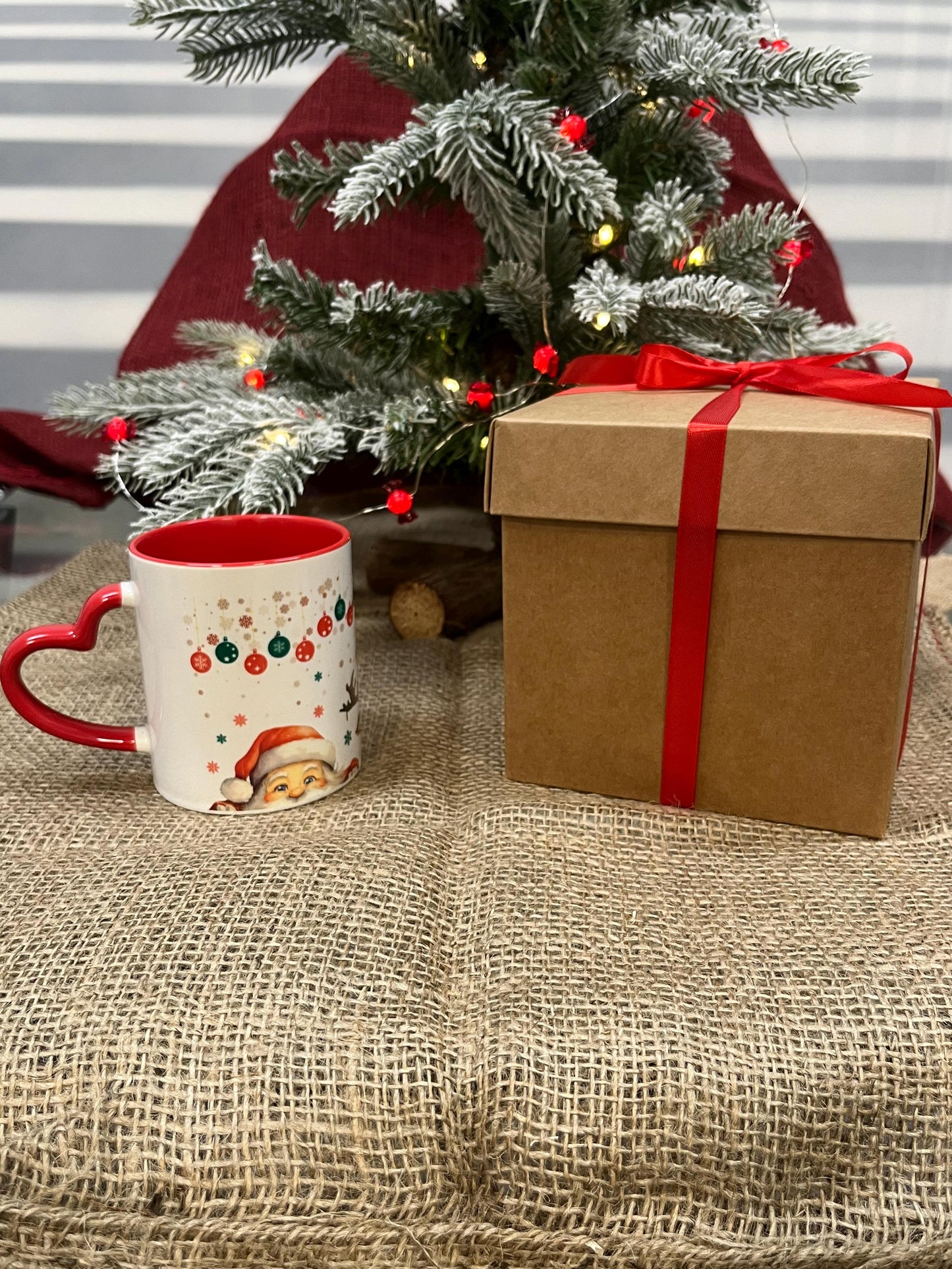 Tazza in ceramica Natalizia con Manico a Cuore