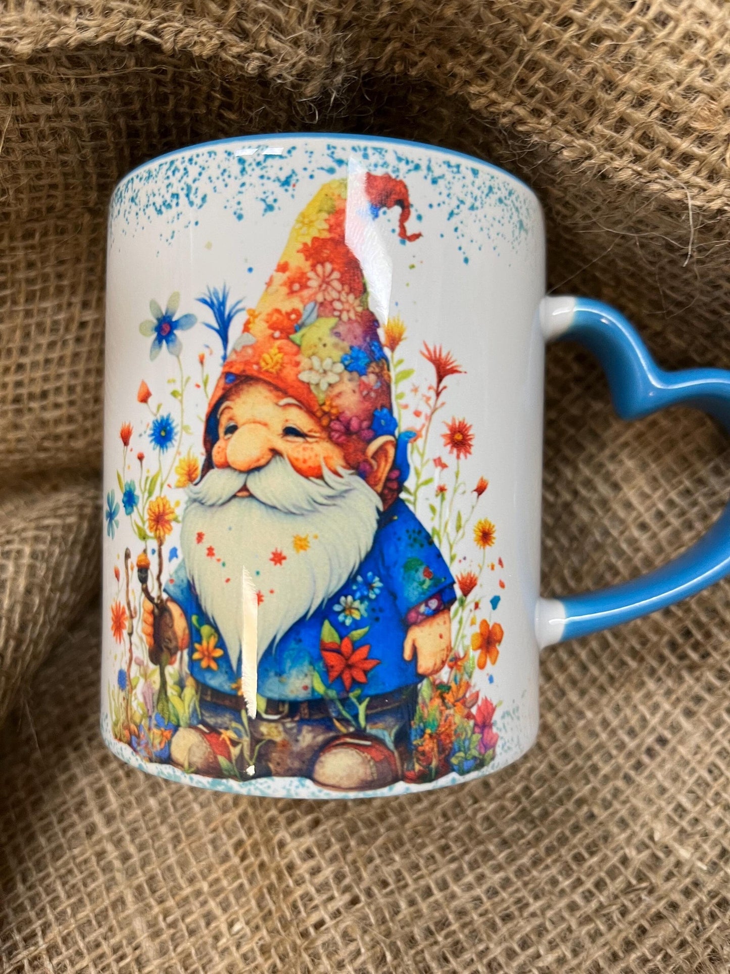 Tazza in ceramica  con Gnomo "Everyday is a chance to bloom" con Manico a Cuore