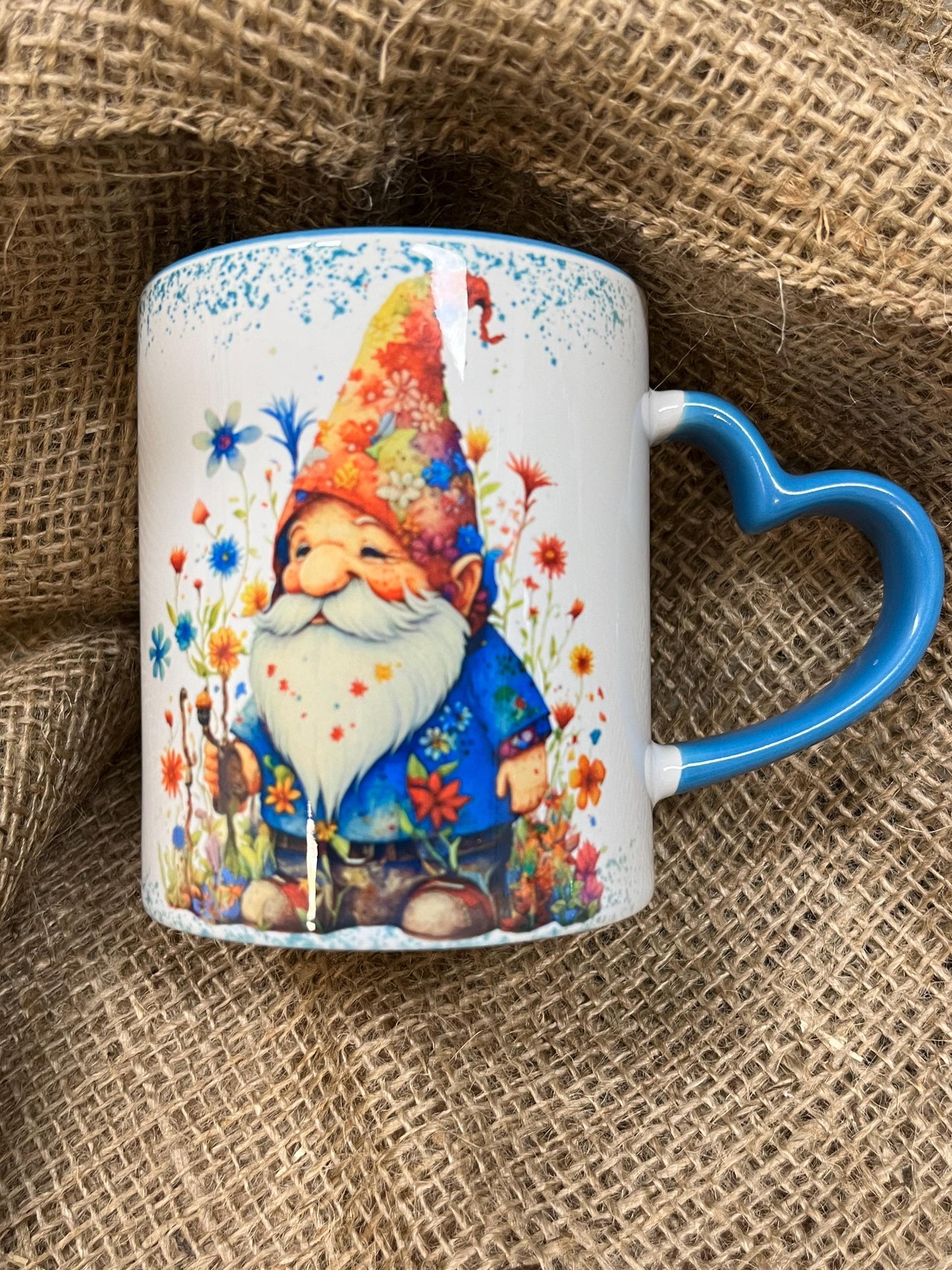 Tazza in ceramica  con Gnomo "Everyday is a chance to bloom" con Manico a Cuore