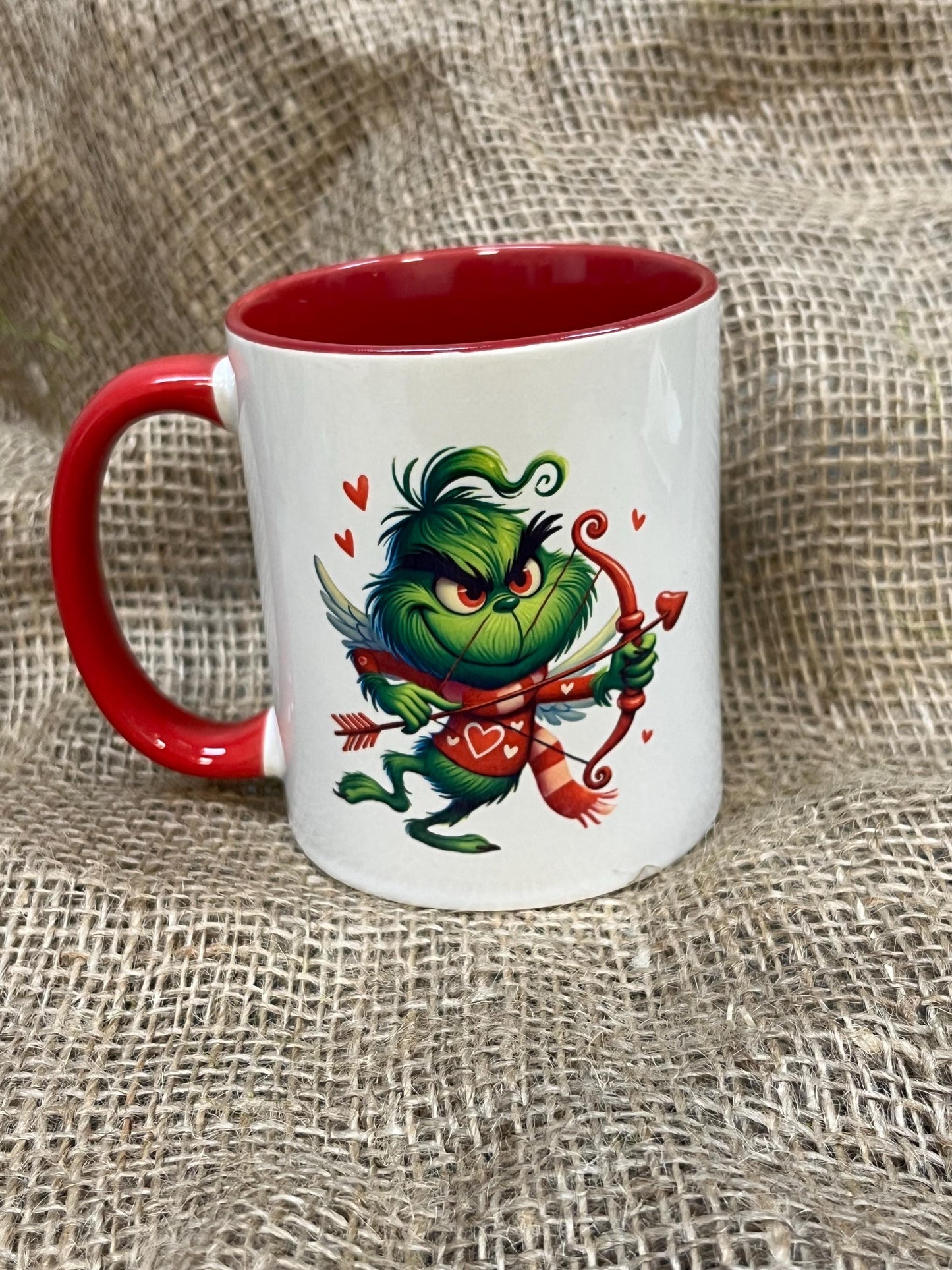 Tazza -Mug in ceramica Grinch Cupido  con Fronte e Retro stampati-San Valentino Grinch innamorato