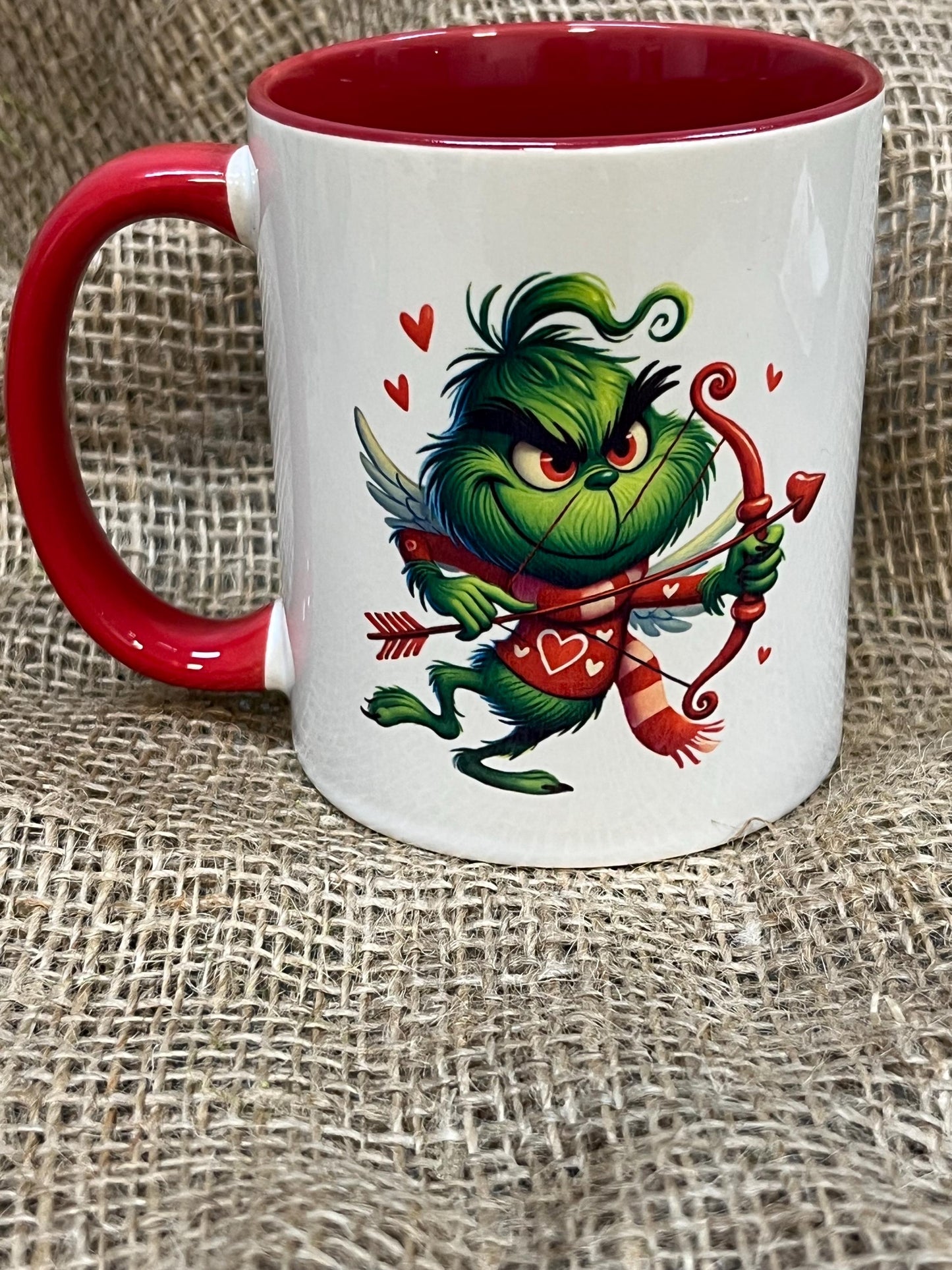 Tazza -Mug in ceramica Grinch Cupido  con Fronte e Retro stampati-San Valentino Grinch innamorato