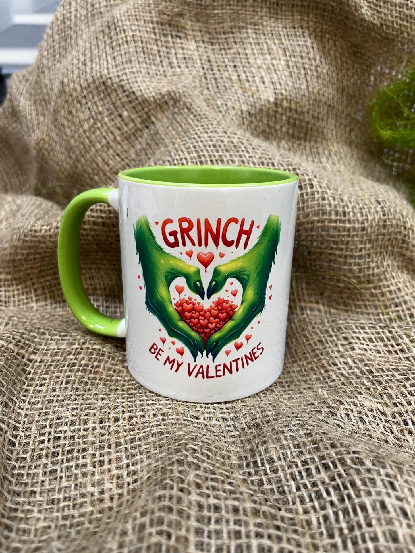 Tazza -Mug in ceramica Grinch Cupido  con Fronte e Retro stampati-San Valentino Grinch innamorato