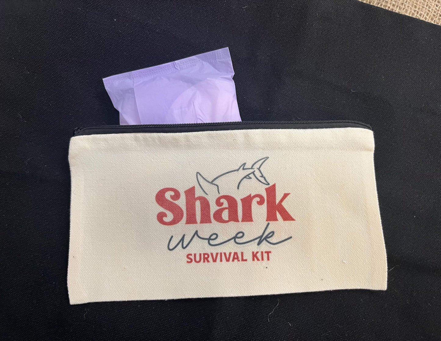 Pochette porta  occorrente settimanale con frase divertente -Possibilità di stampa  su entrambi i lati