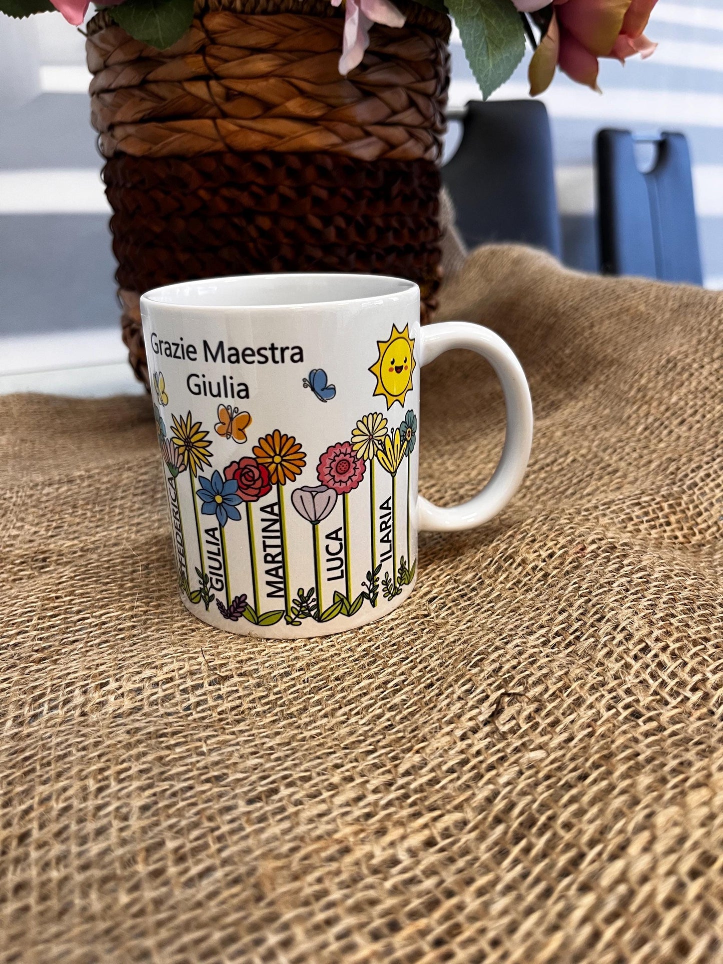 Tazza in ceramica Grazie Maestra da parte degli alunni-Tazza personalizzata con nome di alunni e Maestra