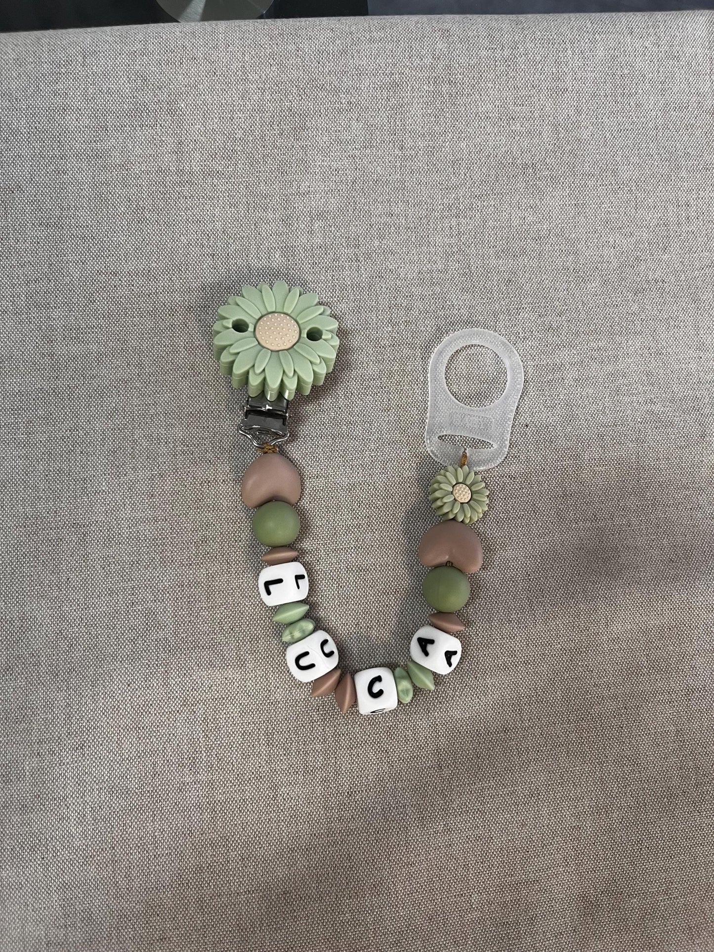 Catenella Portaciuccio con Girasole- Clip  di diversi colori-personalizzata con Nome