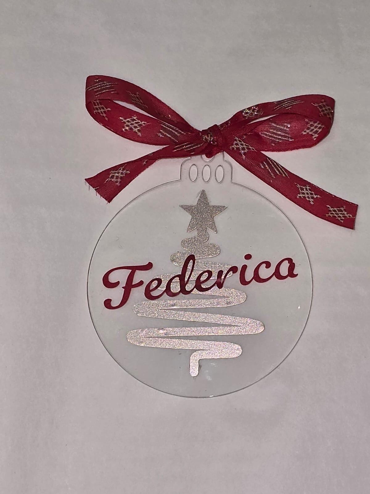 Pallina di Natale personalizzata in acrilico  applicazioni  in Vinile e Nome
